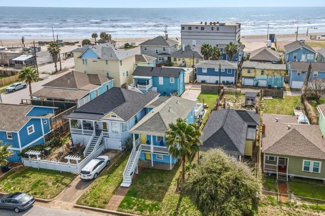 1309 Ursuline St, Galveston, TX 77550