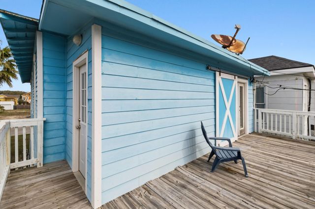 1309 Ursuline St, Galveston, TX 77550