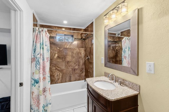 1309 Ursuline St, Galveston, TX 77550