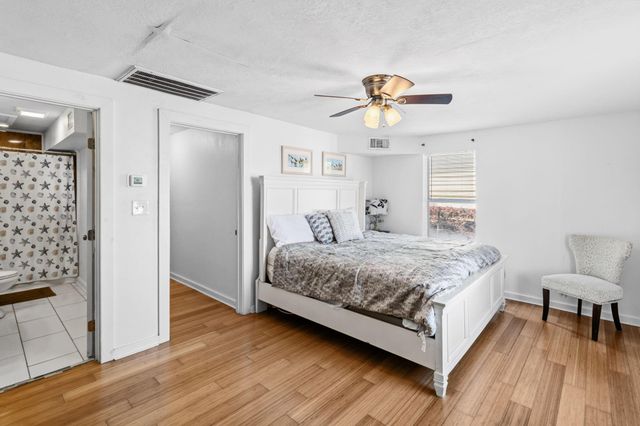 1309 Ursuline St, Galveston, TX 77550