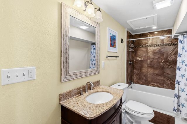 1309 Ursuline St, Galveston, TX 77550