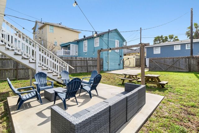 1309 Ursuline St, Galveston, TX 77550