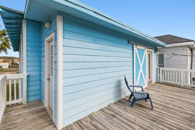 1309 Ursuline St, Galveston, TX 77550