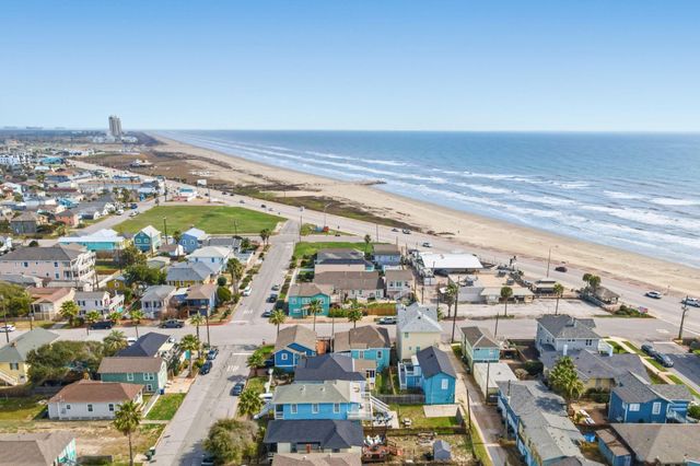 1309 Ursuline St, Galveston, TX 77550