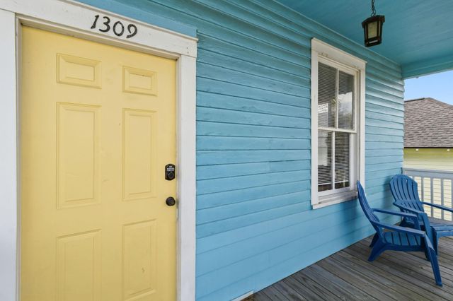 1309 Ursuline St, Galveston, TX 77550