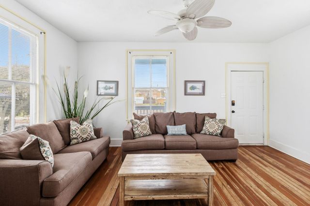 1309 Ursuline St, Galveston, TX 77550