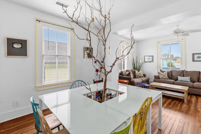 1309 Ursuline St, Galveston, TX 77550