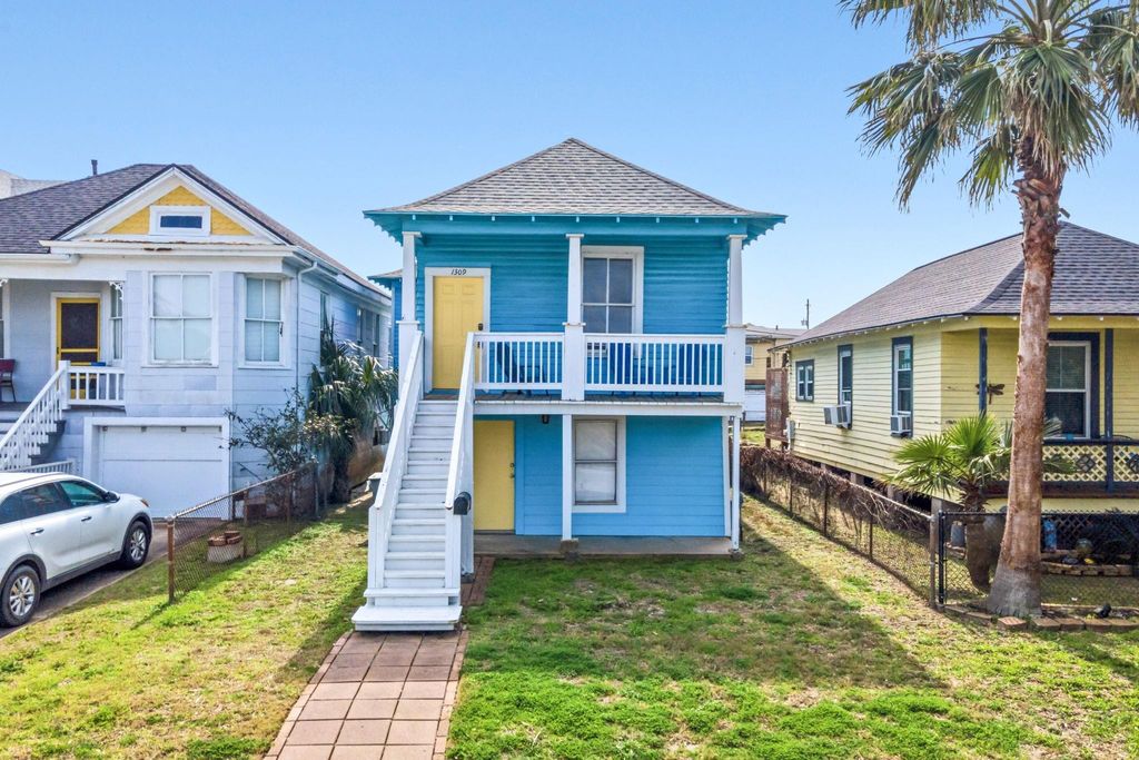 1309 Ursuline St, Galveston, TX 77550