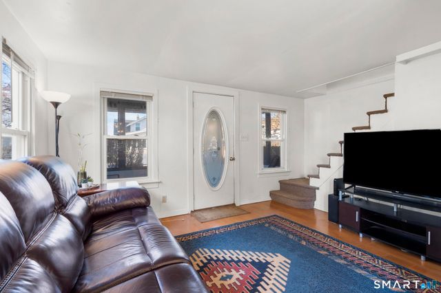 89 Naugatuck Avenue, Milford, CT 06460