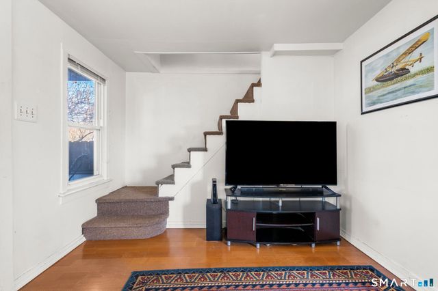 89 Naugatuck Avenue, Milford, CT 06460