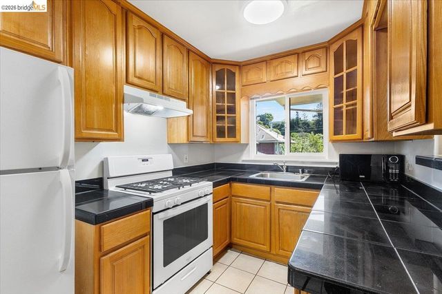 31 Croxton Ave, Oakland, CA 94611