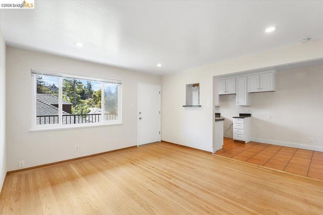 31 Croxton Ave, Oakland, CA 94611