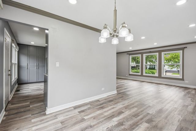 89 Foxcroft Road, Naperville, IL 60565