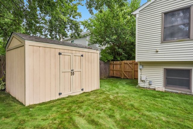 89 Foxcroft Road, Naperville, IL 60565