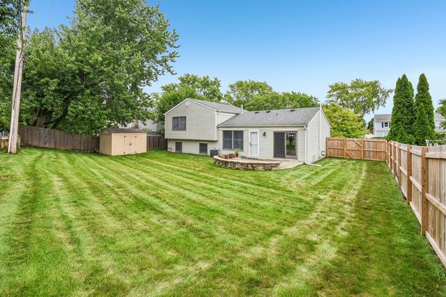89 Foxcroft Road, Naperville, IL 60565