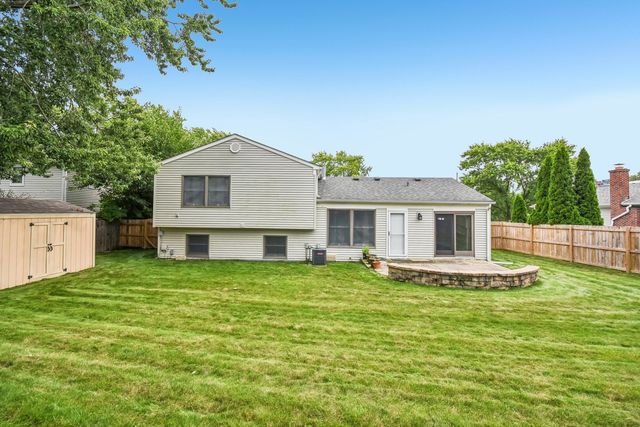 89 Foxcroft Road, Naperville, IL 60565