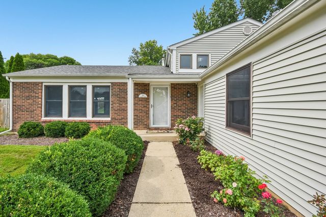 89 Foxcroft Road, Naperville, IL 60565