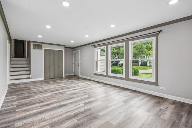 89 Foxcroft Road, Naperville, IL 60565