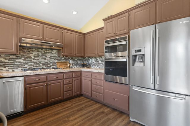 136 Deer Spring Way, Palm Desert, CA 92211