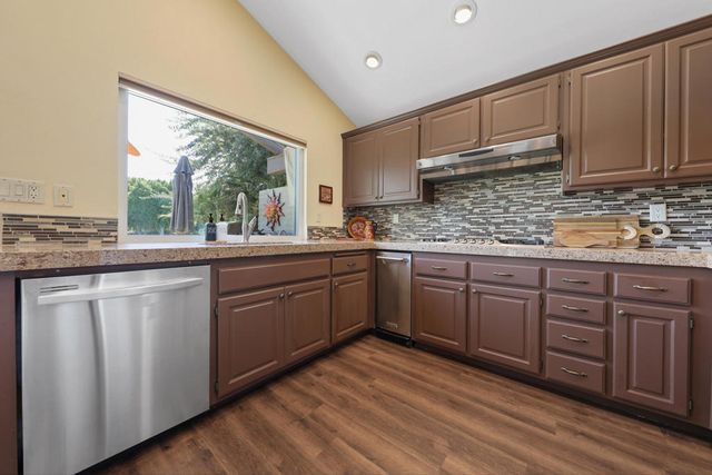 136 Deer Spring Way, Palm Desert, CA 92211
