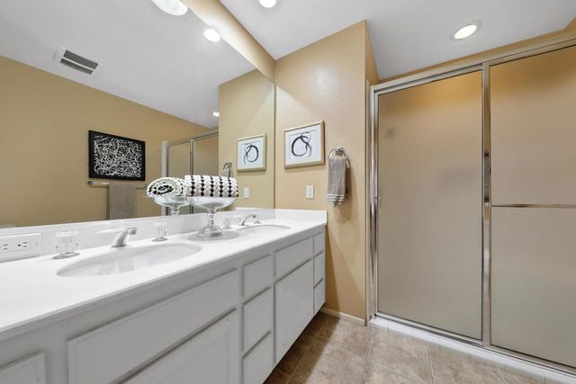 136 Deer Spring Way, Palm Desert, CA 92211