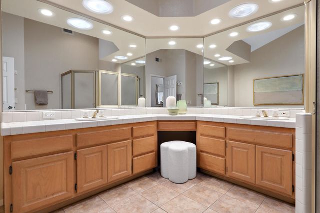 136 Deer Spring Way, Palm Desert, CA 92211