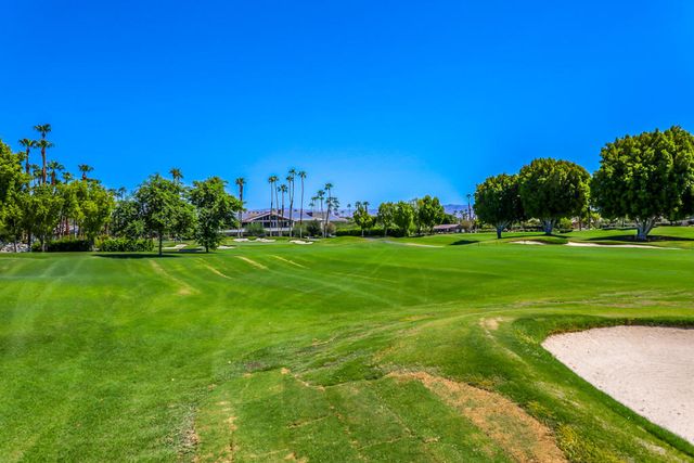 136 Deer Spring Way, Palm Desert, CA 92211