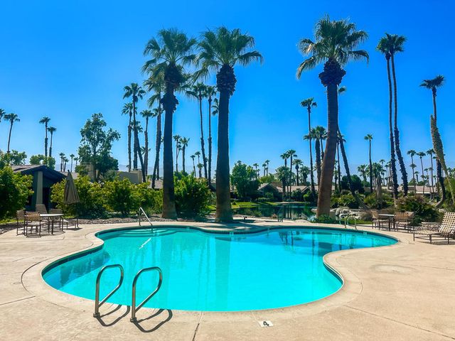136 Deer Spring Way, Palm Desert, CA 92211