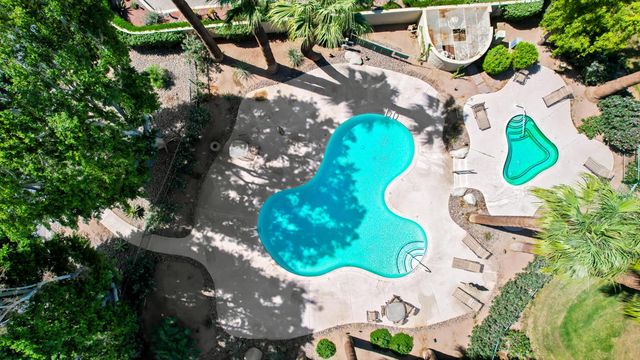 136 Deer Spring Way, Palm Desert, CA 92211