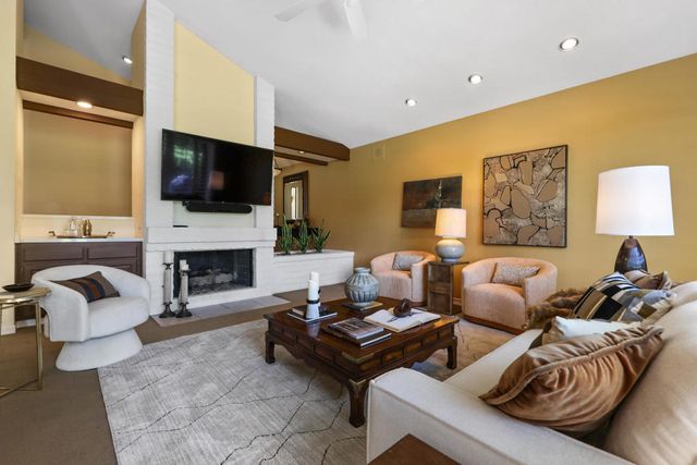 136 Deer Spring Way, Palm Desert, CA 92211