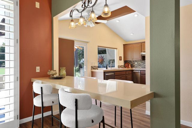 136 Deer Spring Way, Palm Desert, CA 92211