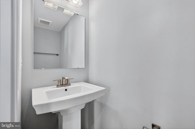 100 LAWNDALE DR, Bowie, MD 20716