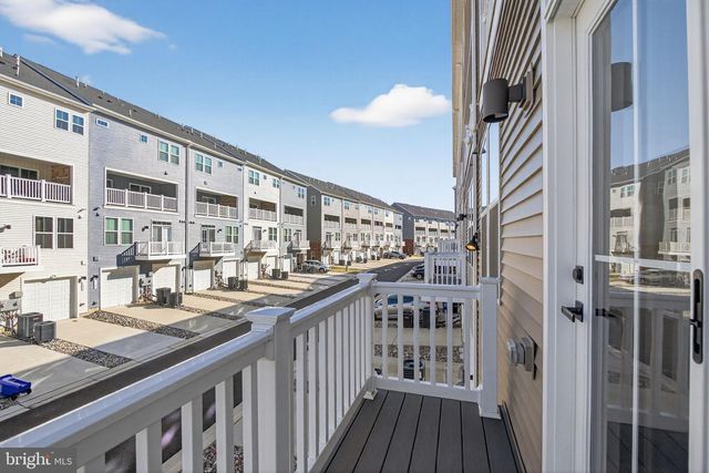 100 LAWNDALE DR, Bowie, MD 20716