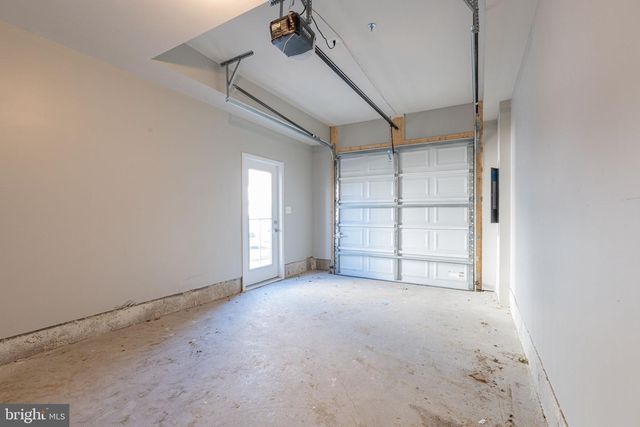 100 LAWNDALE DR, Bowie, MD 20716