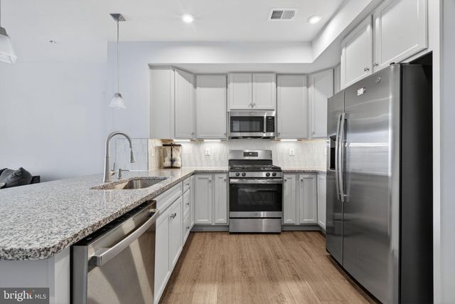 100 LAWNDALE DR, Bowie, MD 20716