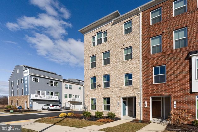 100 LAWNDALE DR, Bowie, MD 20716