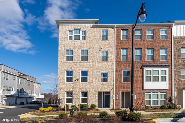 100 LAWNDALE DR, Bowie, MD 20716