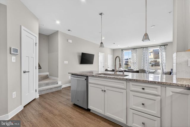 100 LAWNDALE DR, Bowie, MD 20716