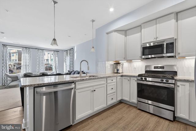 100 LAWNDALE DR, Bowie, MD 20716