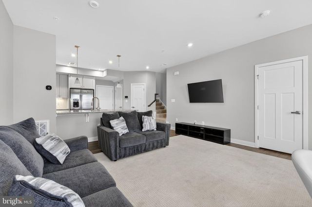 100 LAWNDALE DR, Bowie, MD 20716