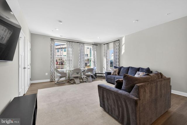 100 LAWNDALE DR, Bowie, MD 20716