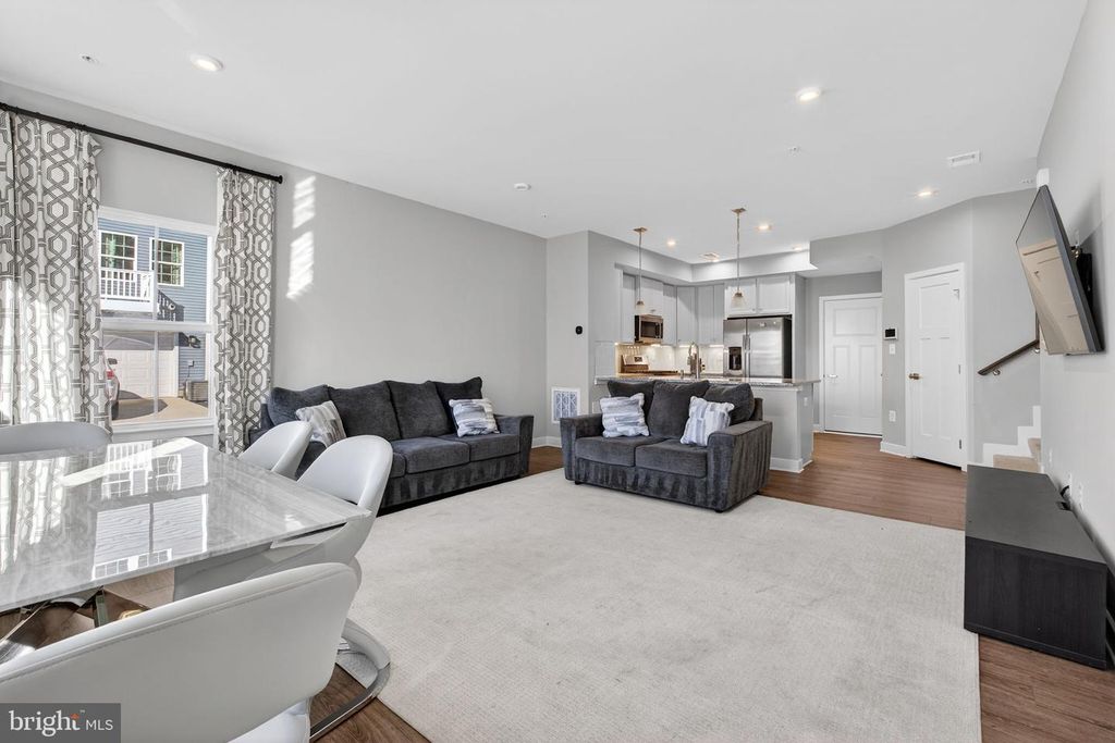 100 LAWNDALE DR, Bowie, MD 20716