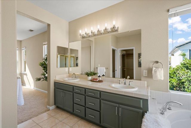 935 Oak Brook Way, Gilroy, CA 95020