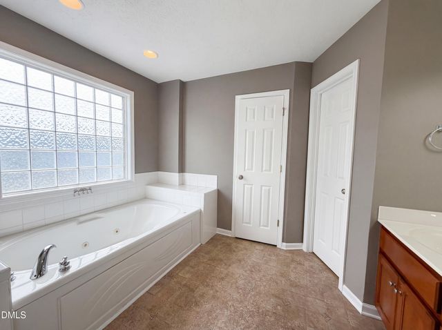 4565 Canasta Court, Hope Mills, NC 28348