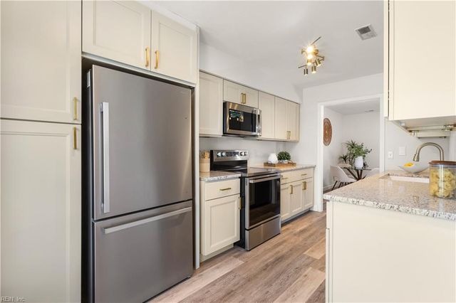 2408 Julie CT, Virginia Beach, VA 23454