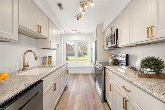 2408 Julie CT, Virginia Beach, VA 23454