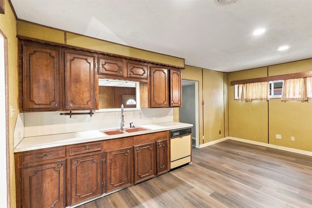 8421 Baker Drive, Houston, TX 77017