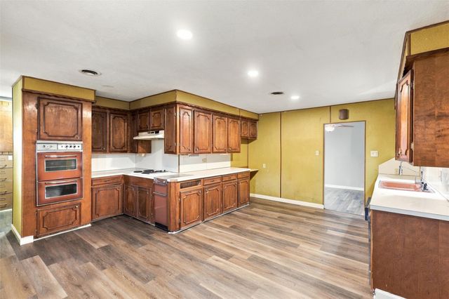 8421 Baker Drive, Houston, TX 77017