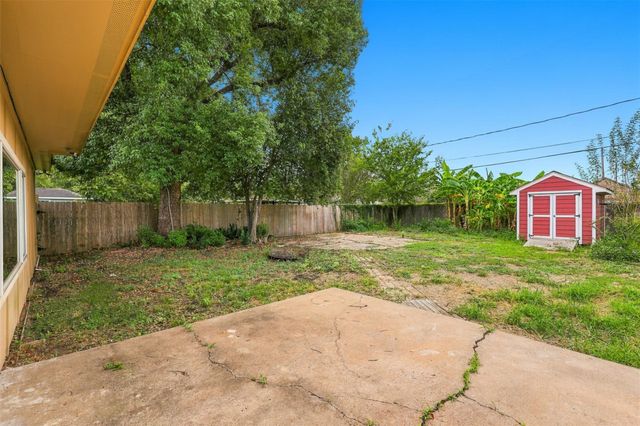 8421 Baker Drive, Houston, TX 77017