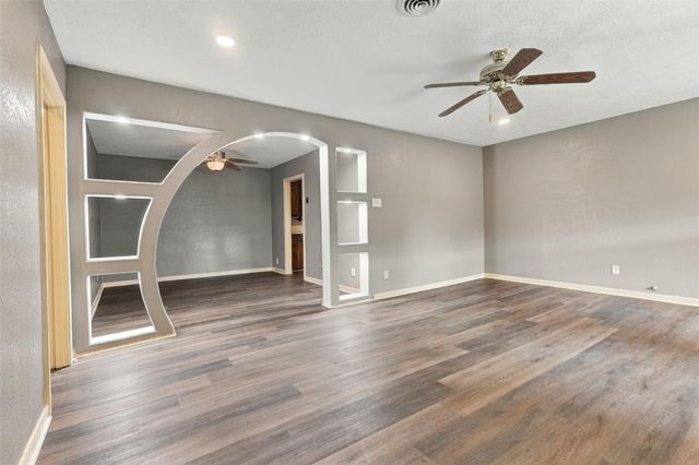 8421 Baker Drive, Houston, TX 77017